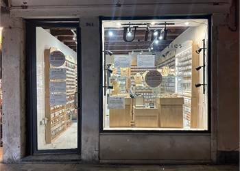 Commercial Premises / Showrooms for Sale in Venezia